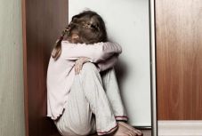 Nyolc évre ítéltek egy apát, mert bántalmazta családtagjait