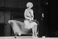 A vágy villamosát mutatja be a Figura