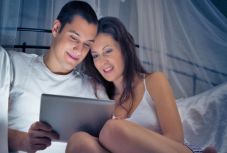 Hogyan hat a párkapcsolatra a közös pornónézés?