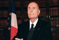 Egy-egy lakás áráért keltek el a volt francia elnök könyvei