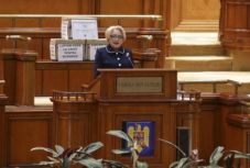 Ekkorra hívják a képviselőház plénuma elé a miniszterelnököt