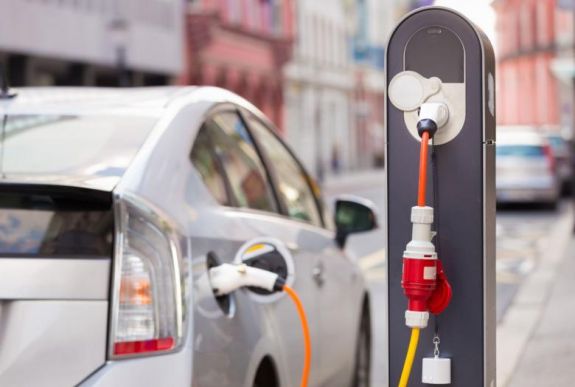 Ingyen tölthetők fel Kolozsváron az elektromos autók