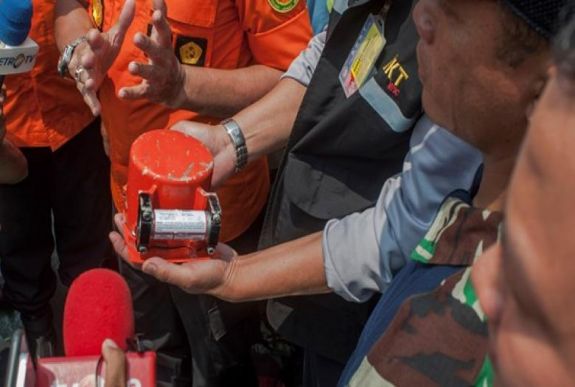  Tovább kutatnak a lezuhant indonéz Boeing másik feketedoboza után