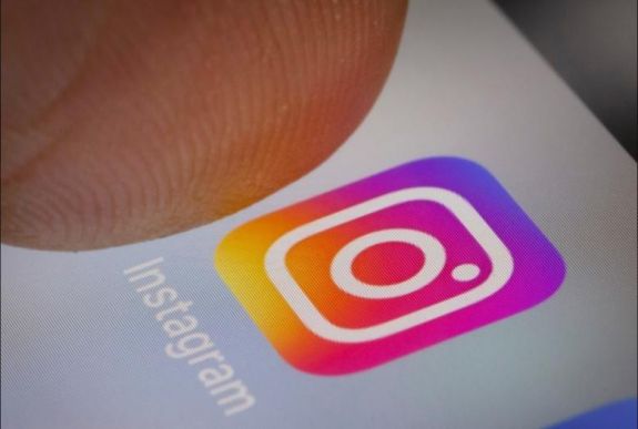 Orosz trollokat törölt a Facebook és az Instagram