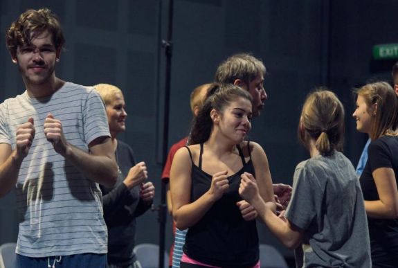 Mitől leszünk felnőttek? Újabb közösségi előadást mutat be a kolozsvári színház