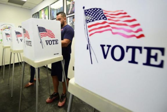 Incidens nélkül zajlanak az amerikai félidős választások