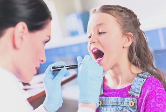 Legtöbbször felesleges a gyermekkori mandulaműtét