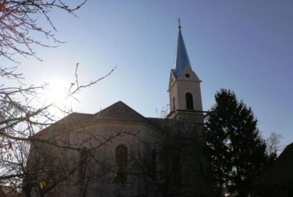 Újraszentelték az új tornyot kapott varsándi evangélikus templomot