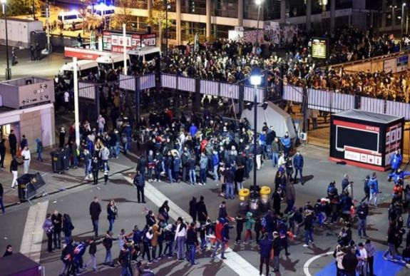 Kormánytagok és túlélők közösen emlékeztek a párizsi merényletekre