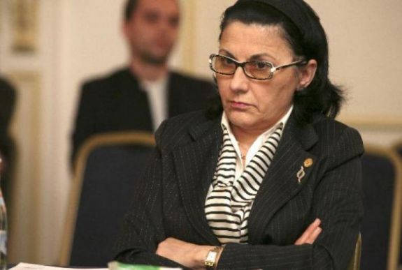 Klaus Johannis nem siet kinevezni oktatási miniszternek Ecaterina Andronescut