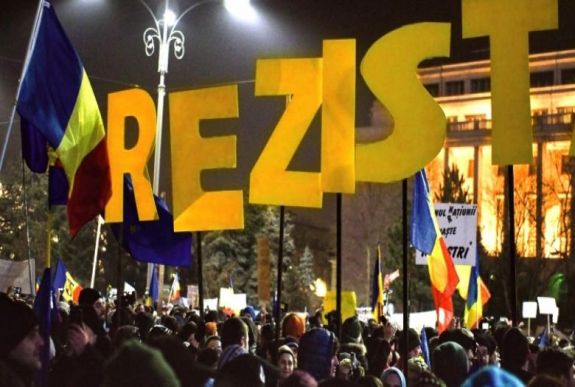 Ügyészség vizsgálja a #Rezist finanszírozását