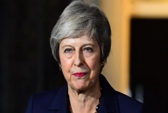 Kinevezte a lemondott miniszterek utódait Theresa May