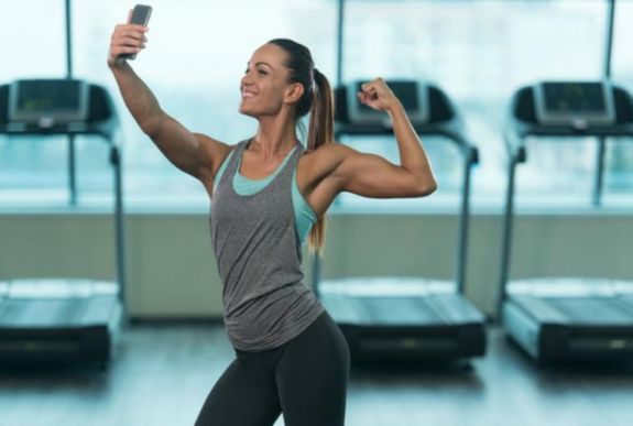 Így segít a szelfizés a fogyásban