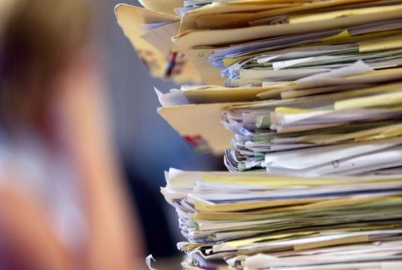 Az átlagbérnek szinte a kétszeresét lehet keresni a közigazgatásban