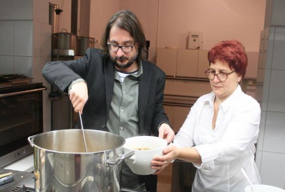 Új regénye mellett pacallal is kedveskedett a nagyváradiaknak Cserna-Szabó András