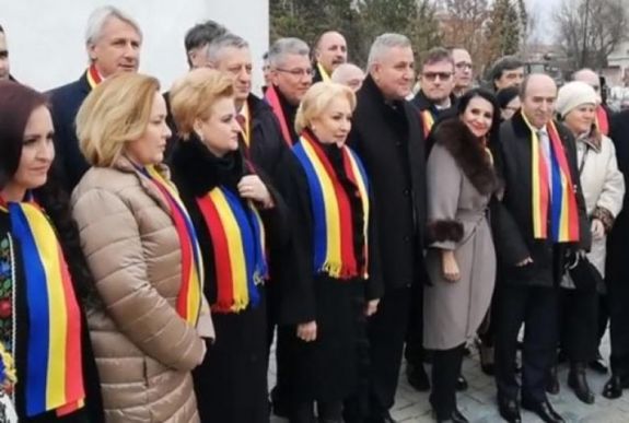 „Inkompetensek!” – Nem mindenki örült a kormány tagjainak Gyulafehérváron