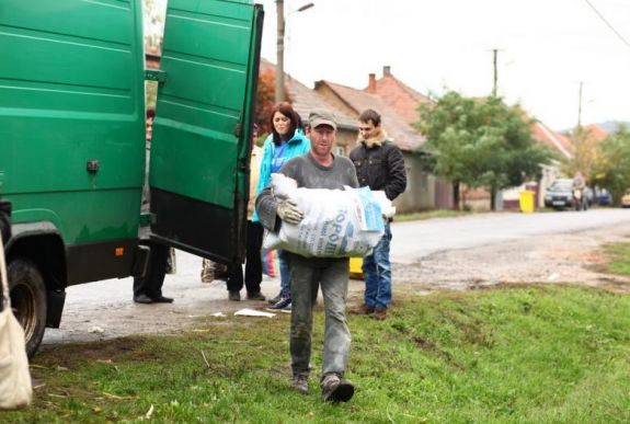 Ismét téli tüzelővel segíti a rászorulókat az Ökumenikus Segélyszervezet Kárpátalján