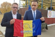 A védelmi miniszter kitüntette Török Zsoltot