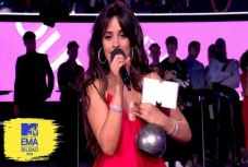 Camila Cabello tarolt az MTV Europe díjátadóján