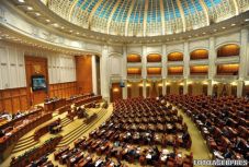 Az ellenzékkel szavazott a parlamentben a kisebbik koalíciós párt