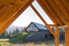 Egy Hargita megyei nyaraló és egy erdei híd díjesélyes Magyarországon