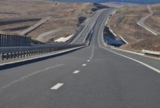 Băsescu kikelt a köz-magán társulással építendő autópályák ellen