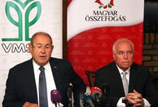 Nem változik jelentősen a vajdasági Magyar Nemzeti Tanács összetétele