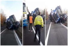 Ráborult a nyerges vontató az autóra, csoda, hogy a sofőr túlélte