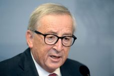 Erős kijelentést tett Juncker az ENSZ migrációs csomagját elutasító országokról