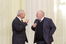 Az igazságügyi törvények alkalmazásának felfüggesztését kéri Brüsszel Bukaresttől