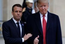 Donald Trump több Twitter-bejegyzésben támadta a francia államfőt