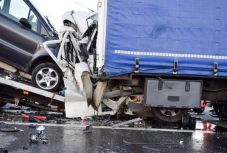 Szörnyethalt egy román kamionos Németországban