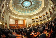 A lehallgatásokra alapozott perek újratárgyalásáról fogadott el törvényt a parlament