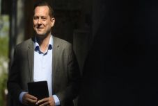 MSZP: a határon túli magyaroknak maguk közül kellene képviselőt választaniuk