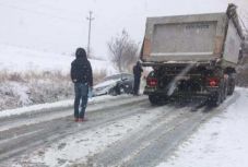 Már baleset is történt Hargita megyében a havazás miatt