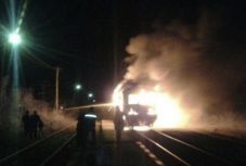 Száz utast evakuáltak Marosvásárhelyen egy vonatból, amelynek meggyúlt a mozdonya