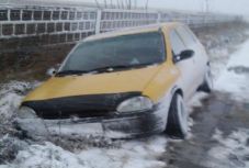 FRISSÍTVE - Balesetsorozatot okozott a hétfőn beköszönt tél Háromszéken