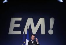 Macron pártját vizsgálják gyanús adományok miatt