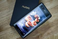 Nubia X: miért van hátul is kijelzője ennek a telefonnak?