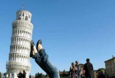 Kiegyenesedett kissé a pisai ferde torony