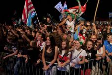 Rászállt a román rendőrség a Nagy-Magyarország-pólós erdélyi magyar fiatalokra