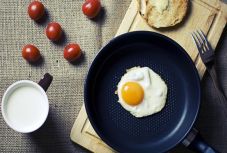 Dobja fel a reggeli tükörtojásokat