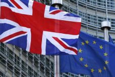 Aláírták a Brexit-megállapodást az EU-s vezetők 