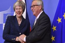 Juncker: ha a brit parlament elutasítja, megállapodás nélküli Brexit lesz