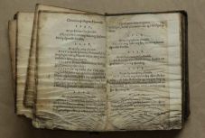 Bombázást túlélő, 460 éves könyvritkaságot állít ki a Székely Nemzeti Múzeum