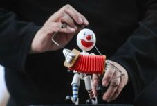 Stopp, állj meg és nézz! – a legtöbbek által látott magyar bábjáték a Figuránál