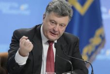 Porosenko aláírta a hadiállapot bevezetéséről szóló jogszabályt