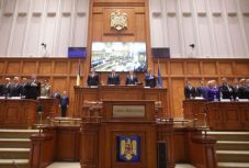 A gyulafehérvári ígéreteket kérte számon az RMDSZ szónoka a parlament centenáriumi ülésén