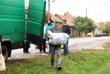 Ismét téli tüzelővel segíti a rászorulókat az Ökumenikus Segélyszervezet Kárpátalján