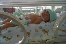 Kórházi alkalmazottak fertőzhettek meg újszülötteket